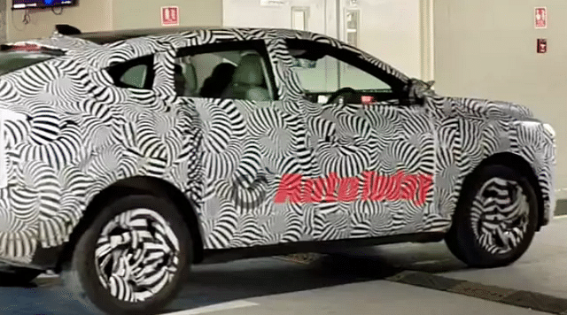 Mahindra XUVe9