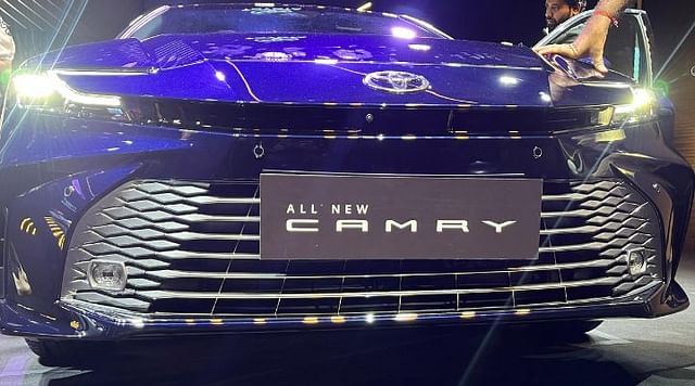 2025 Toyota Camry Vs Lexus ES