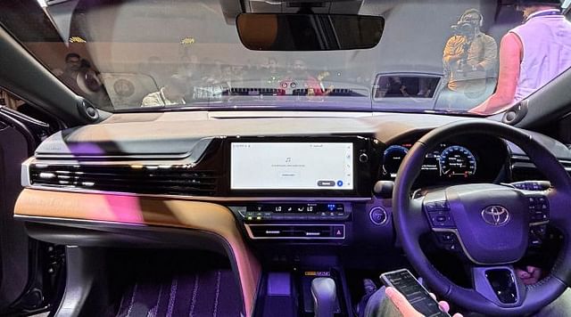 2025 Toyota Camry Vs Lexus ES
