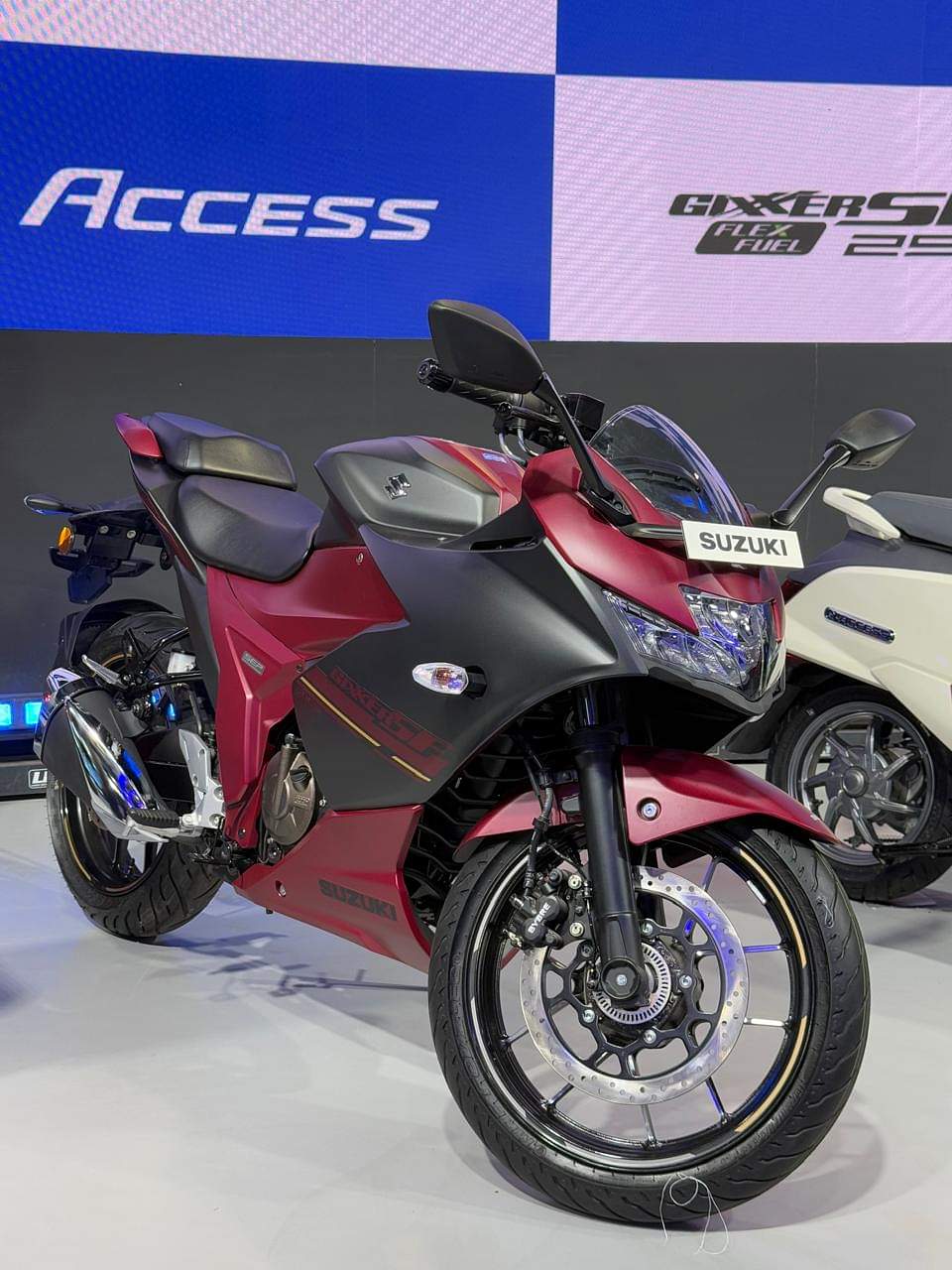 Suzuki Gixer SF 250 Flex Fuel Launched At The Bharat Mobility Global Expo