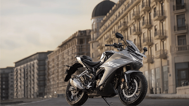 Karizma XMR 210