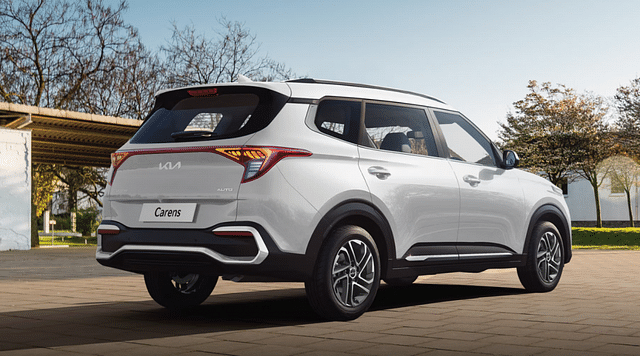 Kia Carens Clavis -8