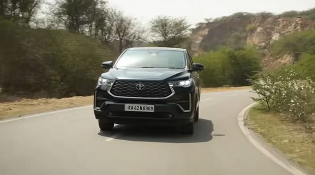 toyota innova hycross