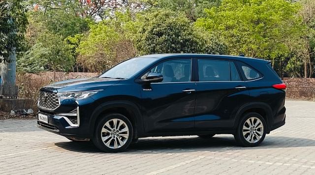 toyota innova hycross