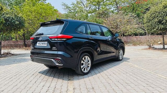 toyota innova hycross