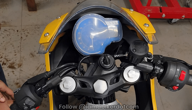 Triumph Thruxton 400