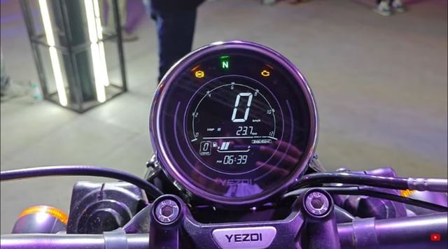 yezdi roadster