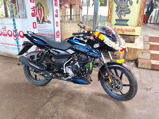 Image 1 of Pulsar 220F by Siva Ganesh Gubbala