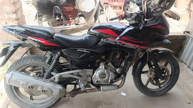 Image 1 of Pulsar 220F by Sahil Azad
