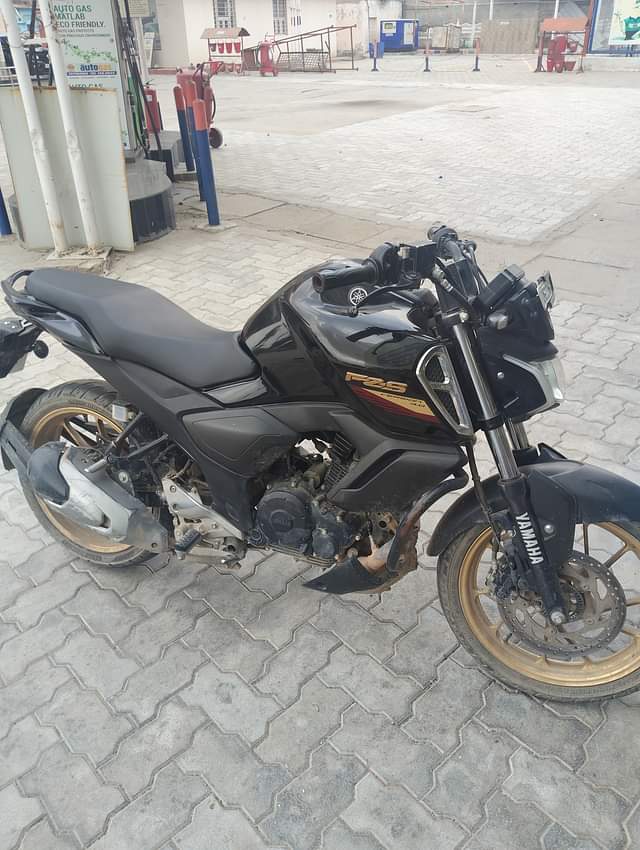 Image 2 of FZS FI V4 by Vishal Teji
