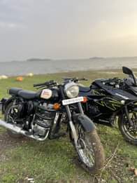 Image 1 of Classic 350 by Maaz Nayeem