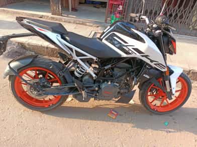 Image 1 of Duke 200 by Neill Sathe