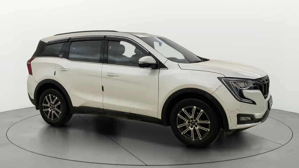 2023 Mahindra XUV700 2021-2026 AX 7 LUXURY D AT 7 STR